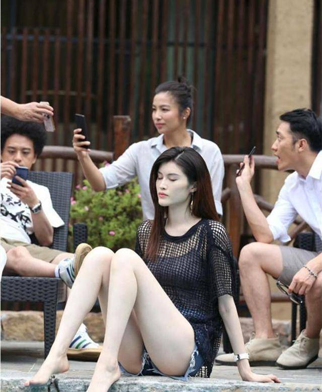 超模何穗胆真大!