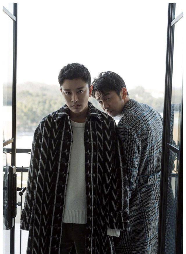 雷佳音贾乃亮同框熟男写真格纹图案外套时尚大气太有cp感了
