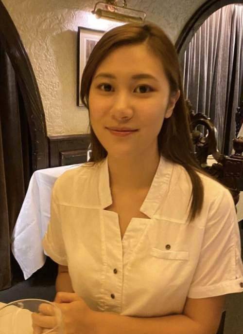 张兆辉16岁爱女曝光,长腿深邃大眼睛,撞脸"最美港姐"李嘉欣_张卓_照片