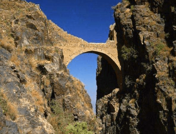 世界上最“古怪”的桥，400年前就已经存在，建造之谜无人破解！