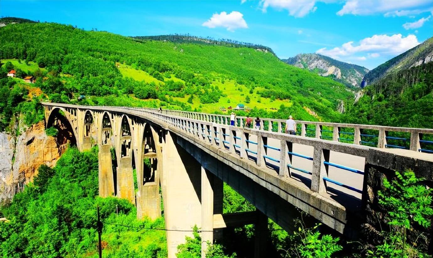 巴尔干大桥国语图片
