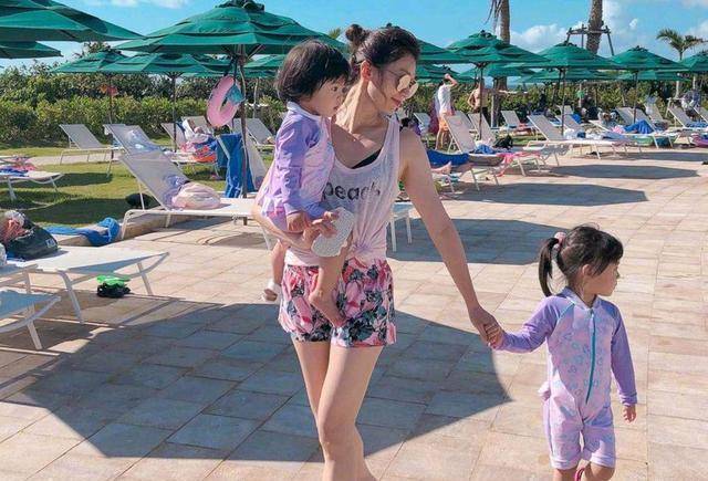 46岁贾静雯疑怀四胎?面对记者的询问,她9字霸气回应!