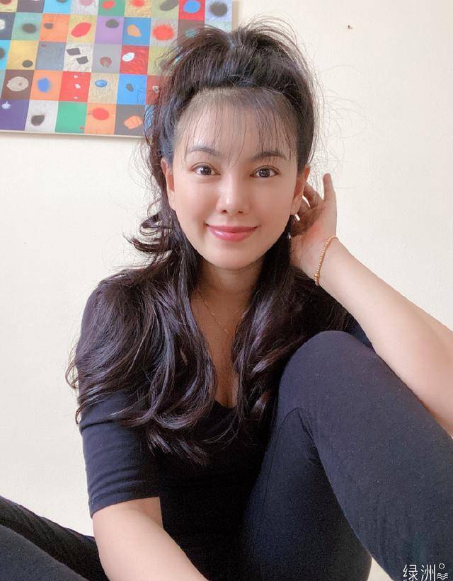 《爱情公寓》里的两位天然美女:宛瑜撞脸章泽天,羽墨常分享生活_赵雯