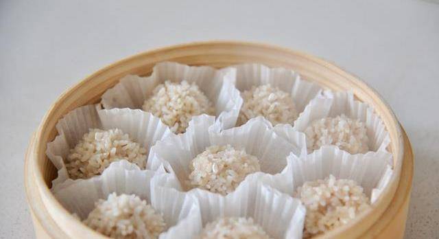 原创孩子最爱这一口捏一捏蒸一蒸超萌珍珠糯米丸子