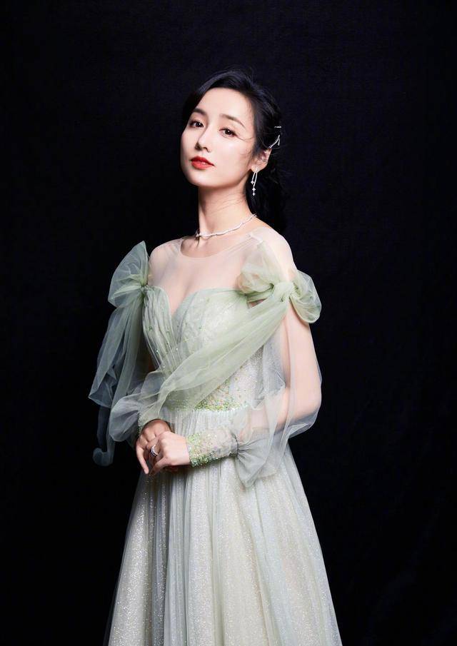 原创吕一真是美死了35岁却拥有20岁时的好身材气质出尘迷死人