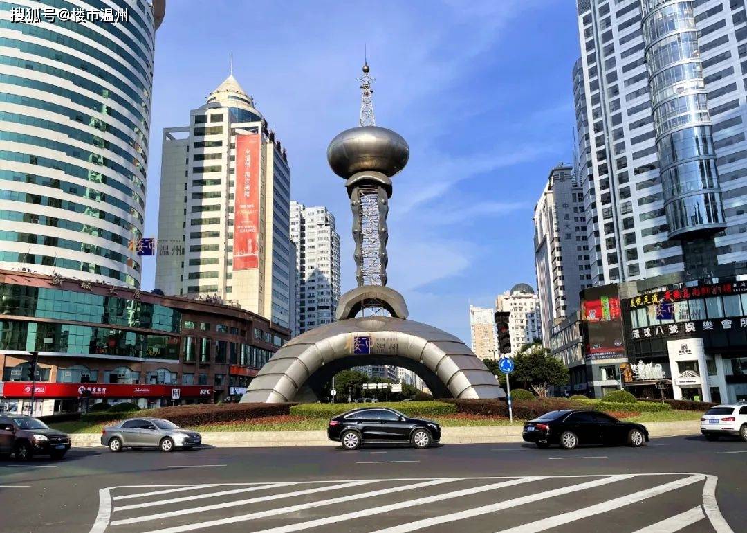 但是新城大道西口这一带,除了雕塑"物华天宝",很难用一个地名来取代"