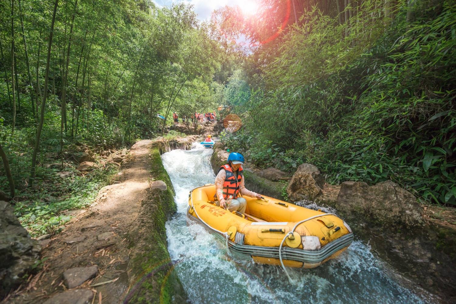 原创浙江安吉仙龙峡漂流与明星同款体验水上水上项目好精彩