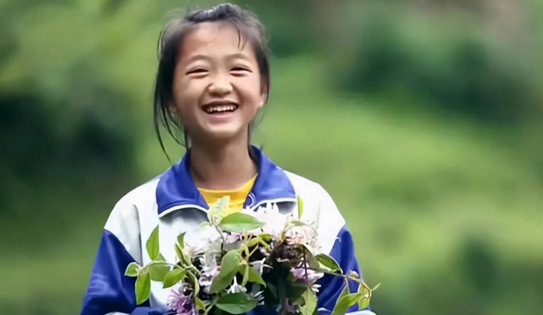 变形计神仙妹妹梁小友辍学成网红养一家人网友她变了