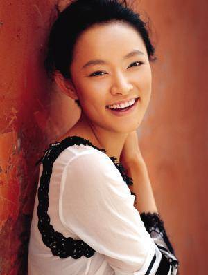 她还没毕业,演了《康熙王朝》,虽只有四集戏份,却拿到两万多块_张晶晶