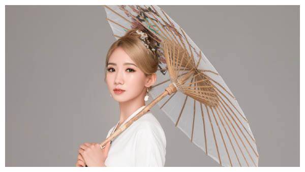 火箭少女古装造型:孟美岐大家闺秀,杨超越娇柔,最惊艳的是她!