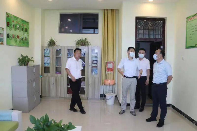 阜南县县委副书记县长胡天立到朱寨镇中心学校调研指导工作