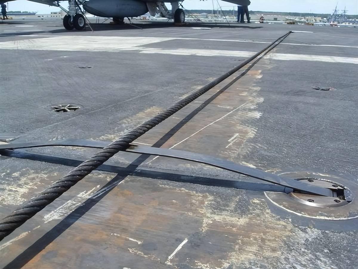 印度新航母海试成功返航!网友发现诡异现象,阻拦系统或存在问题