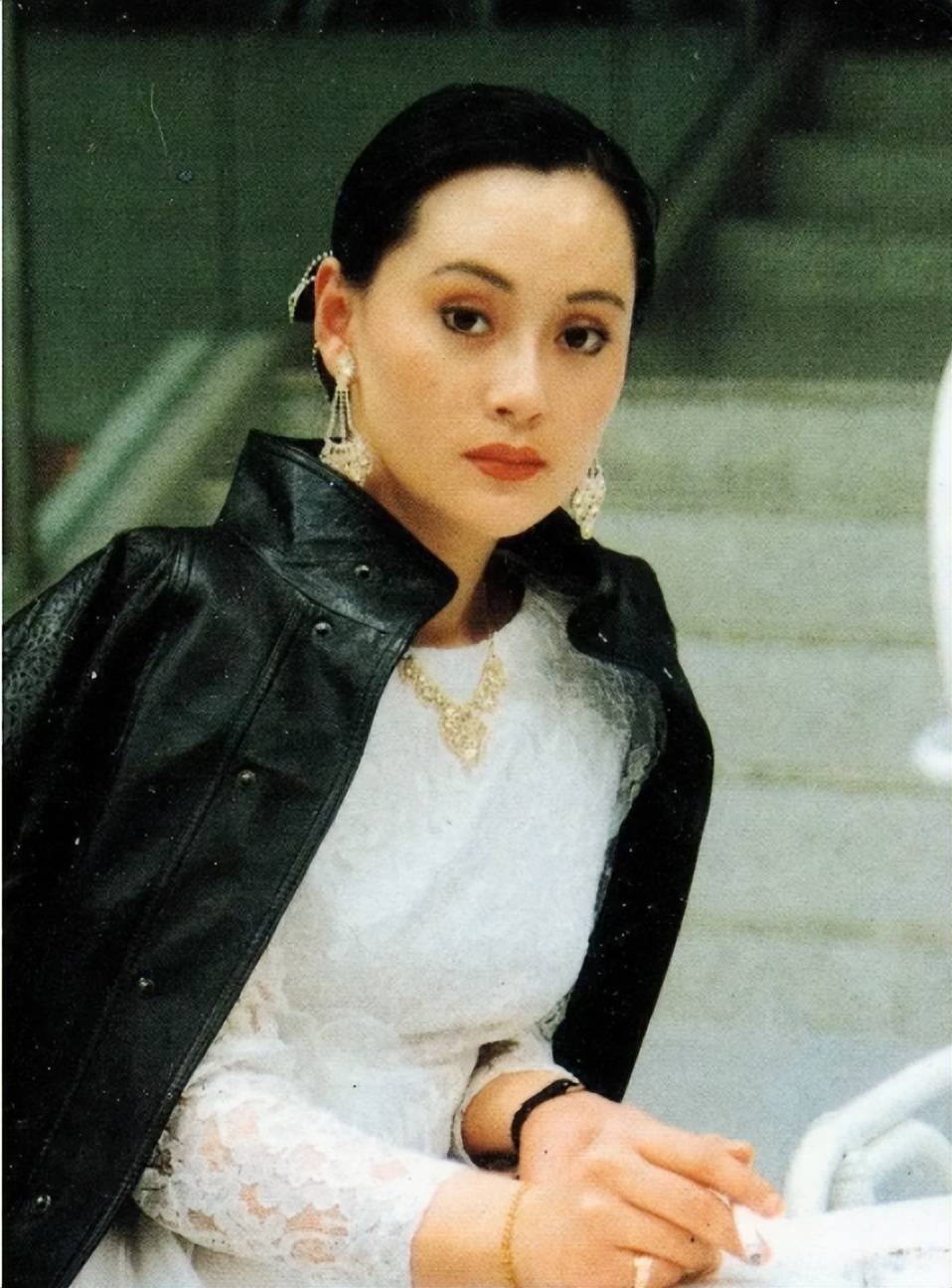 大宋佳抛弃病夫甩掉导演55岁再嫁豪门的她如今怎么样了