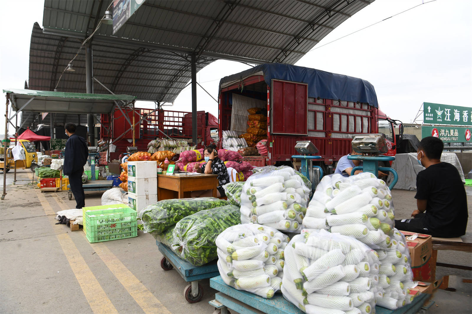 兰州国际高原夏菜副食品采购中心疫情防控和民生保障两不误