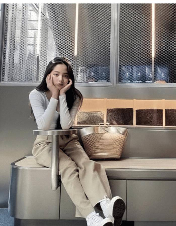 欧阳娜娜是阔腿裤女王吸了百搭仙气可盐又可甜