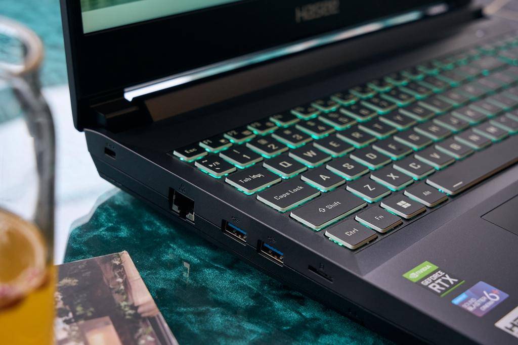 战神ZX9-DA7DP:旗舰级游戏笔记本，定义真正的性能强者
