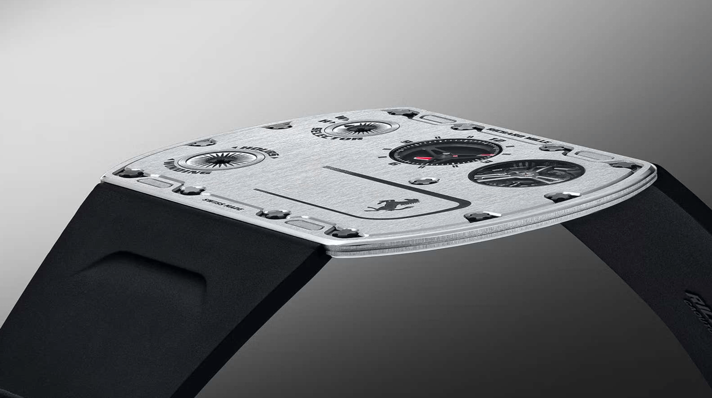 世界上最薄的机械表厚度还不及一枚硬币，售价188.8万美元_搜狐网