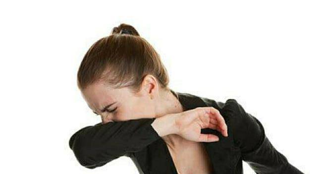 也就是目前的流量明星,r1se队长周震南,曾在节目里打喷嚏时就示范了一