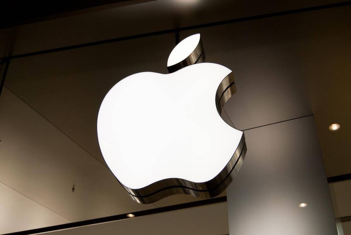 砸毁苹果产品，俄消费者强硬回击“断供”：iPhone没那么重要