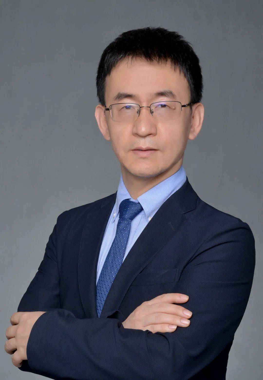 方妍同志任清华大学附属中学校长
