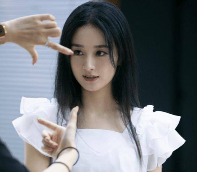 原创赵丽颖工作室晒美照颜值清新黑长直发粉丝甜妹子一枚