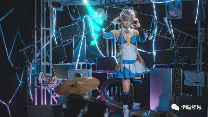 cos:洛天依v3公式服-9p@蟹子kaniko_aroha_伊喵_白嫖_评论