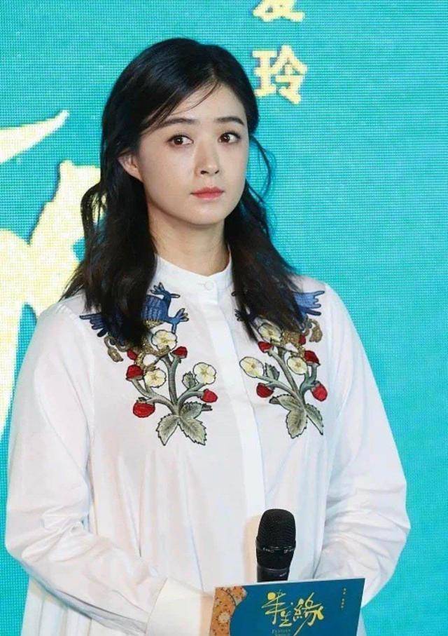 原创蒋欣瘦出新高度穿衬衫减龄又利落在生图镜头下也很美