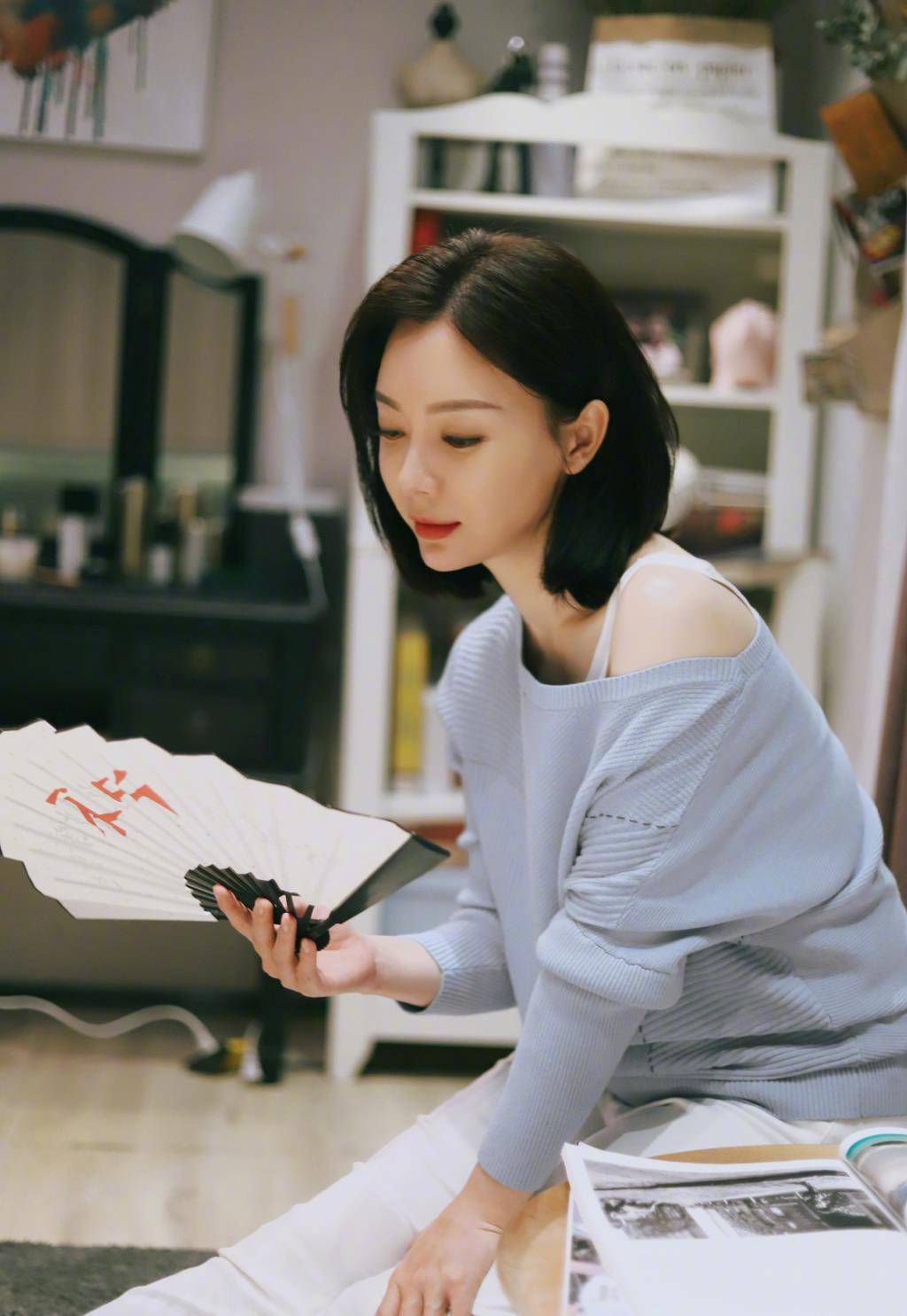 原创不愧是瑜伽教练陈数穿背心配露肩装43岁状态不输少女