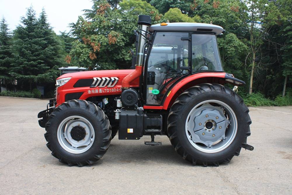 路通1604拖拉机助力秋收好丰光