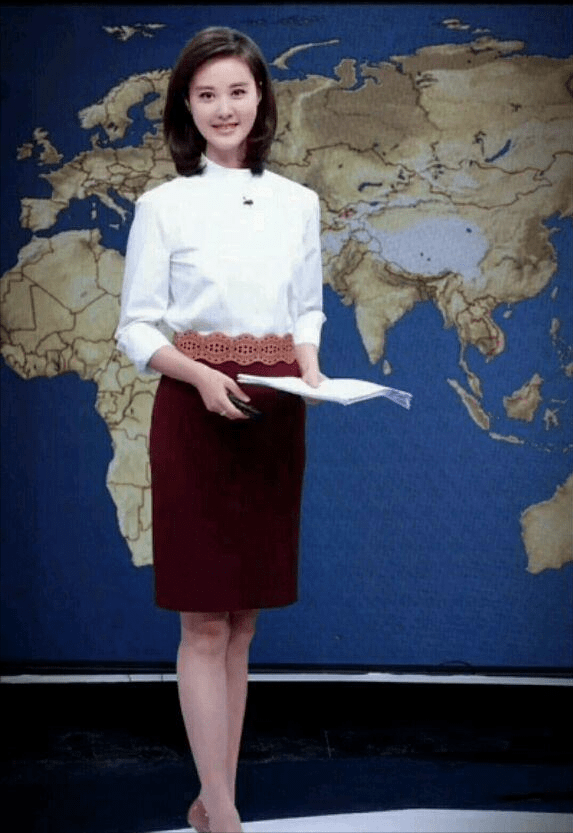 央视美女主持人秦方坚守播音行业17年40岁仍单身