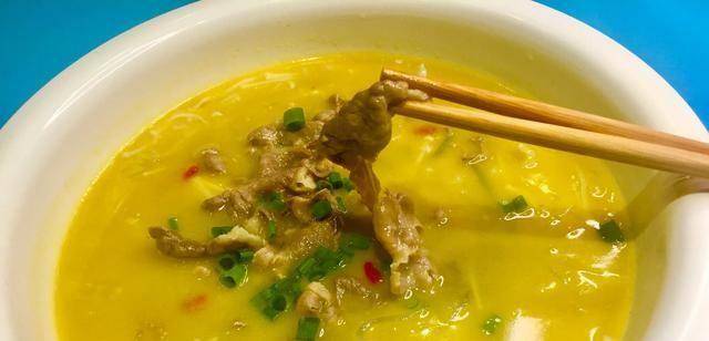 金汤芋结肥牛 加了这种辣酱 汤鲜味美 酸辣开胃 还不会长胖 金针菇 魔芋 营养