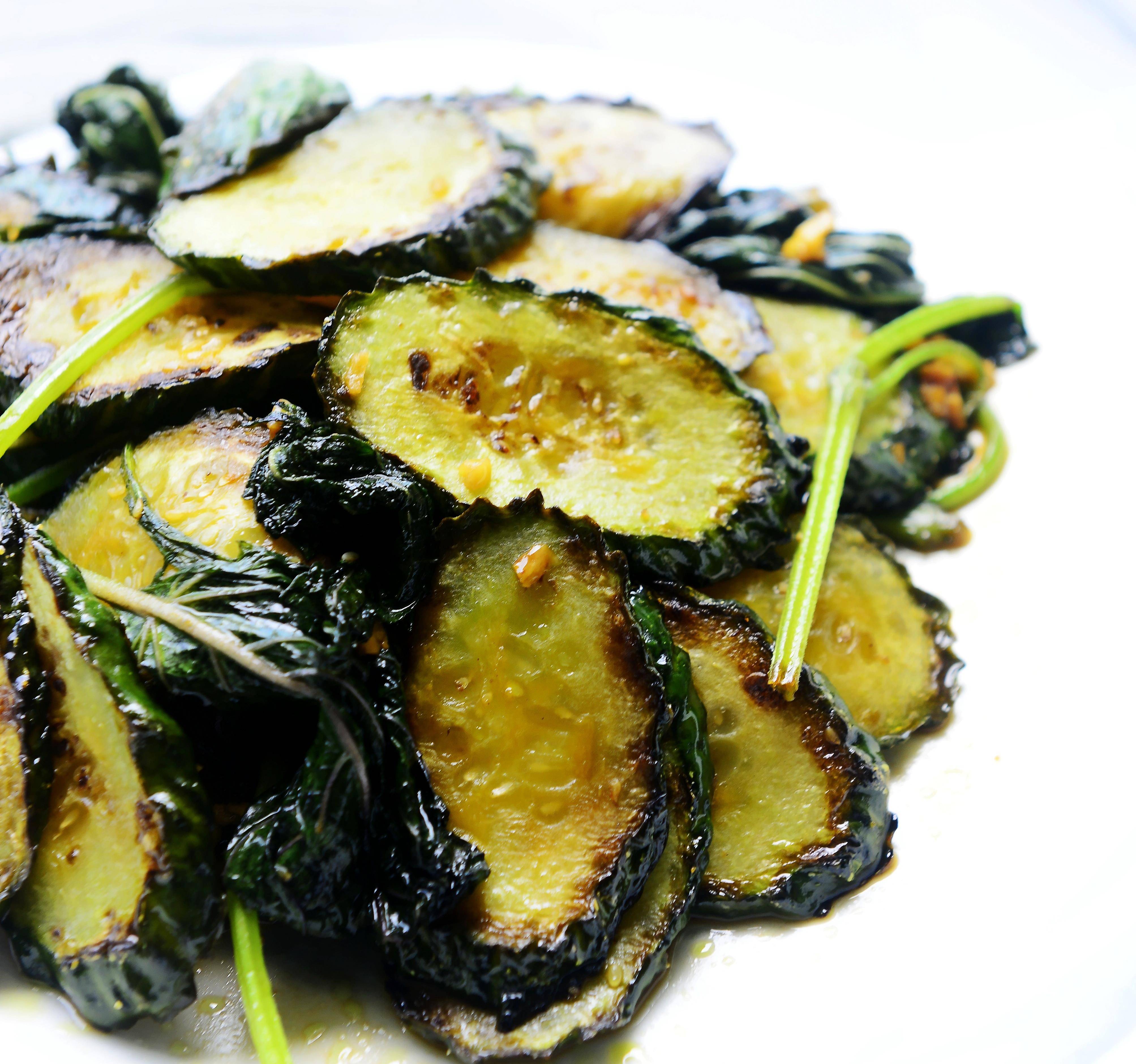 清甜爽口的紫苏煎黄瓜:先煎后炒更加入味,香气馥郁惹人馋涎欲滴