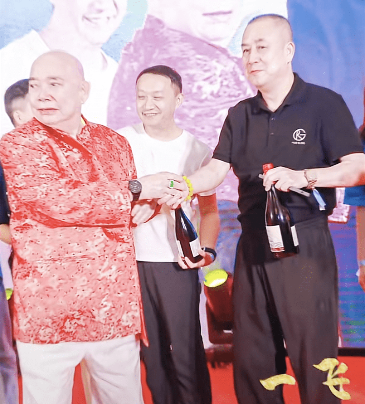 原创黄一飞80岁大寿港星云集辣舞模仿秀花样多戴红帽穿红衣好贵气