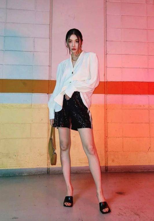 原创宣美会是你漂亮的动力吗花式演绎夏日穿搭好身材抢镜