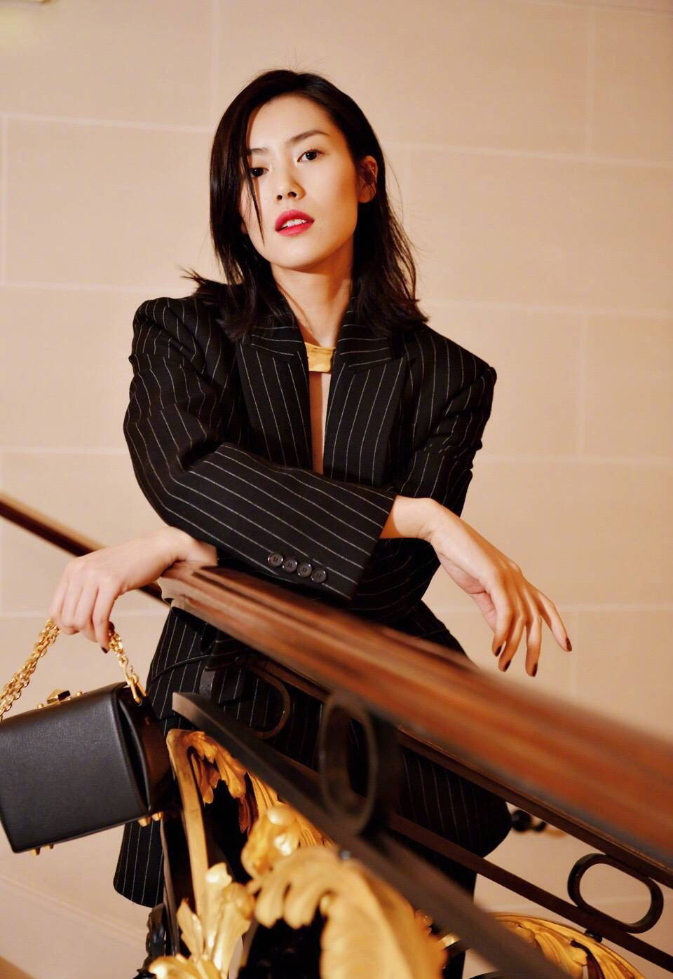 "刘雯:每走一步就有70万收入,与崔始源互送数万礼物_品牌_网友_刘文来