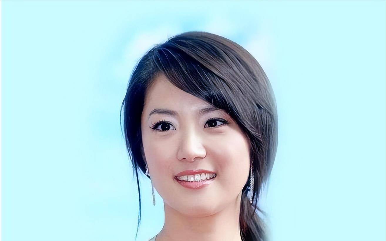 "高开低走"刘荷娜:凭放羊的星星爆火,后躺公公大腿惹争议_吴仁耀_夏