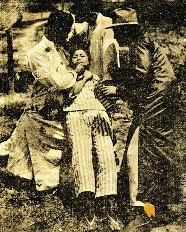 阎瑞生自以为这事做得神不知鬼不觉,却怎知,随着麦田老农和王莲英养