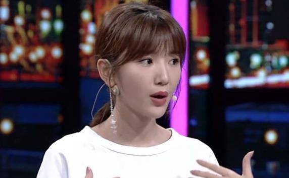 毛晓彤曝光陈翔录音圈粉无数,这个一手烂牌的姑娘,有个好妈妈_毛慧玲