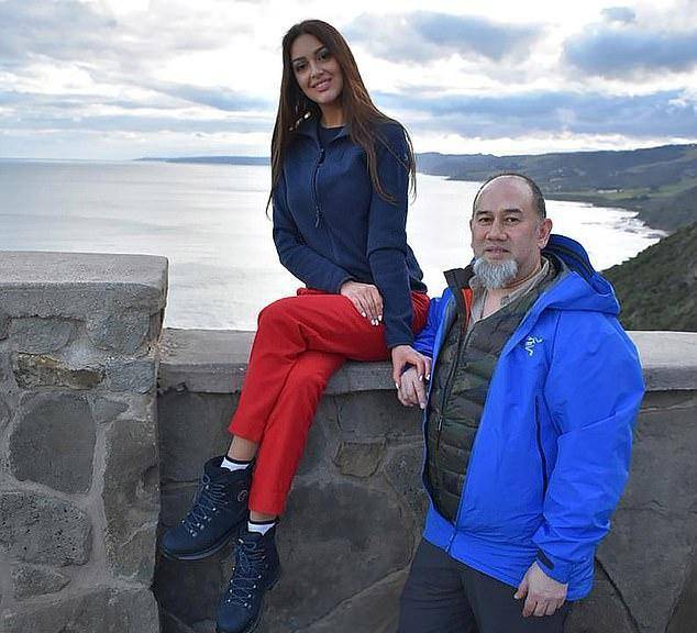 男方代理律师也曾言明,是欧克莎娜自愿回到俄罗斯,前提是男方负担其