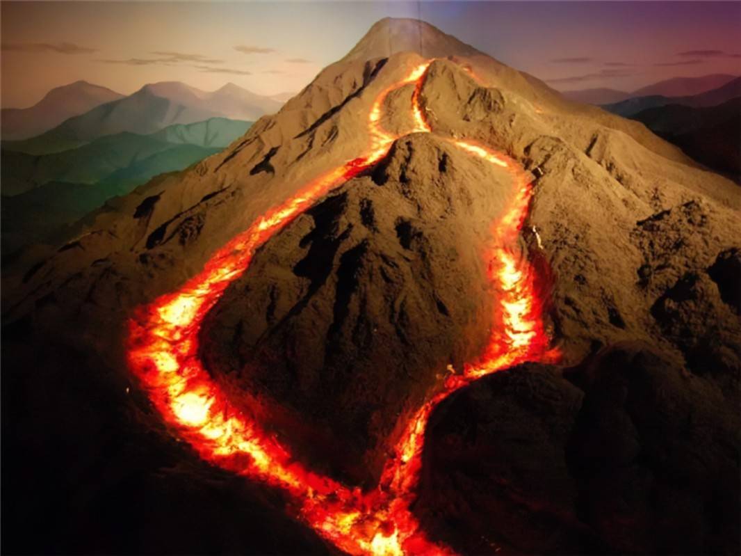 筒状火山图片