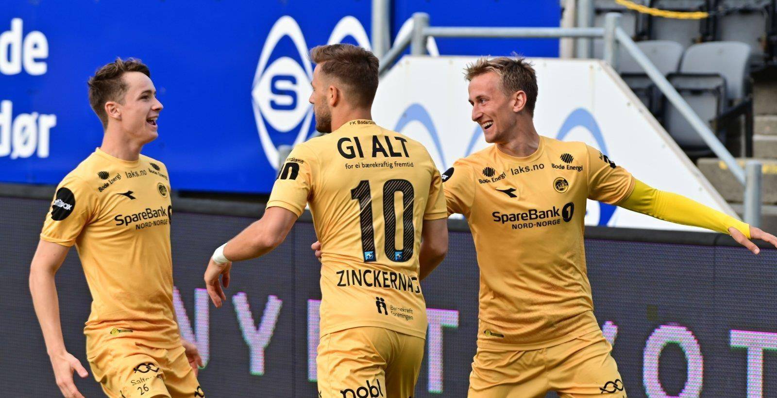 夏天球队的人员发生不小的变化,俱乐部解雇了上个赛季带队夺冠的功