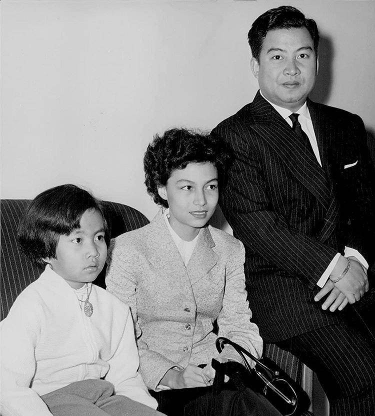她是莫尼克的情敌,却退出了三人世界,成全了西哈努克和莫尼克_丽亚