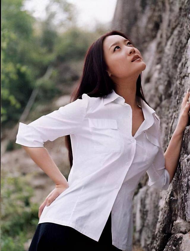 她是知名国家一级演员,上过12次春晚,丈夫背景更不一般_演出_冯巩