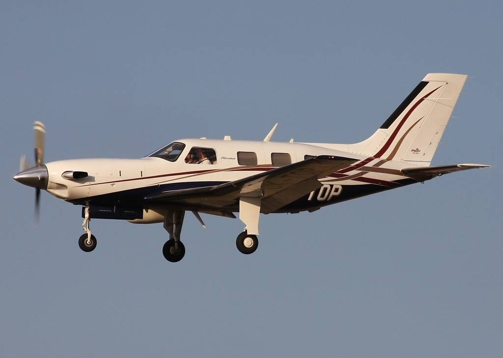 美国一公务机和小飞机在机场上空相撞 已致4人死亡_马航mh17客机遭