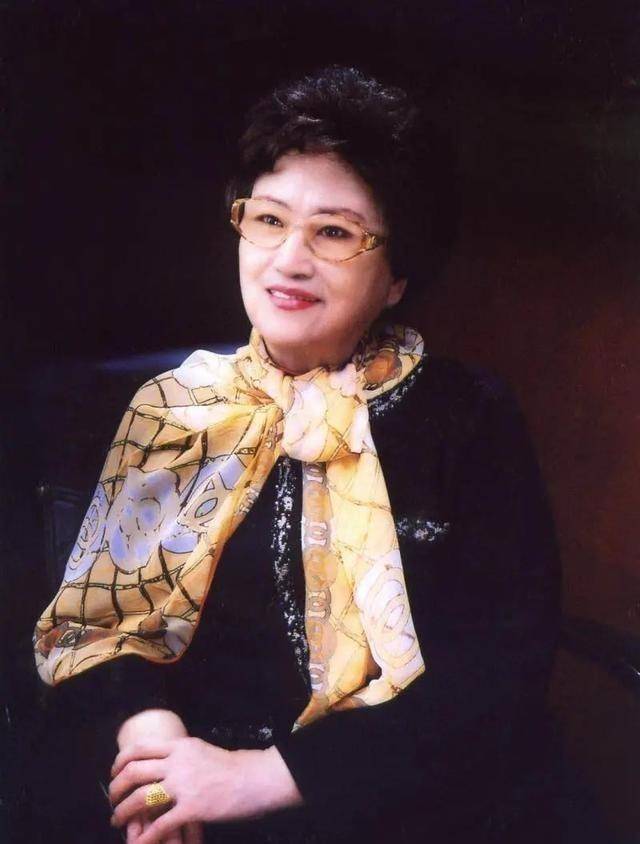 94岁表演艺术家王文娟罕见近照曝光,丈夫孙道临,黄宗江做媒人_越剧