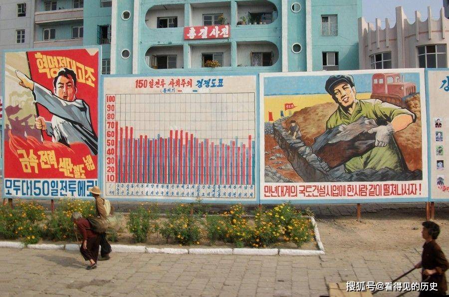 走在朝鲜的街头 总可以看到不少的宣传画 那都是熟悉的感觉