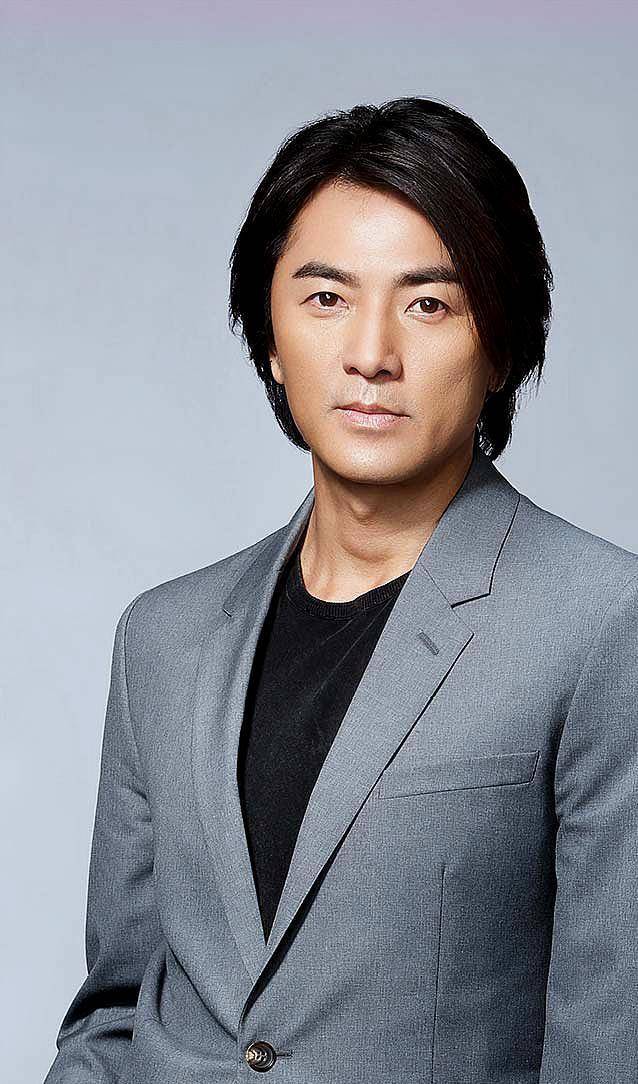 郑伊健蒙嘉慧逛街被拍,十指紧扣笑容满面,宛如热恋的小情侣_老婆_经营