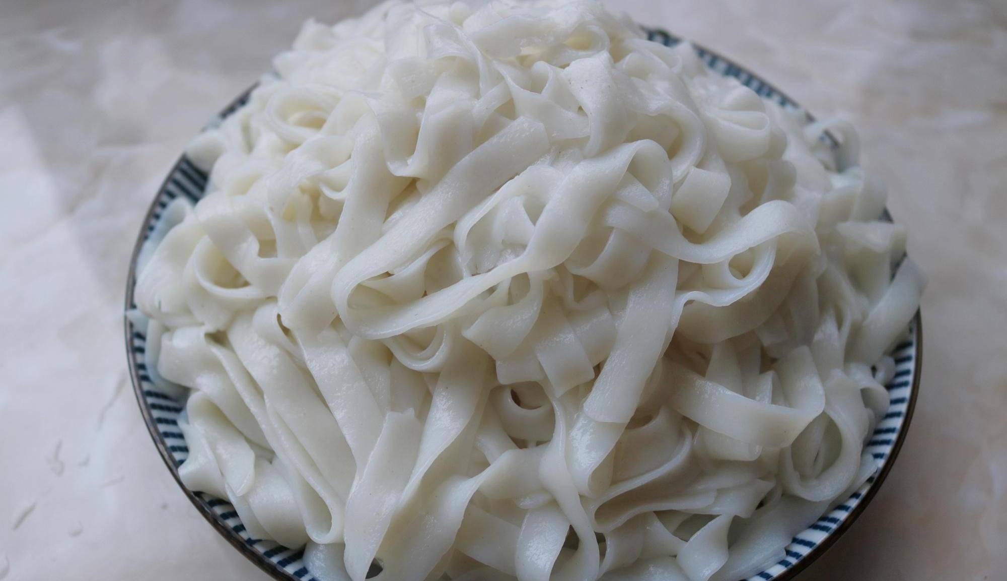 原创炒河粉记住别直接下锅多一步软嫩弹牙不碎也不粘锅底