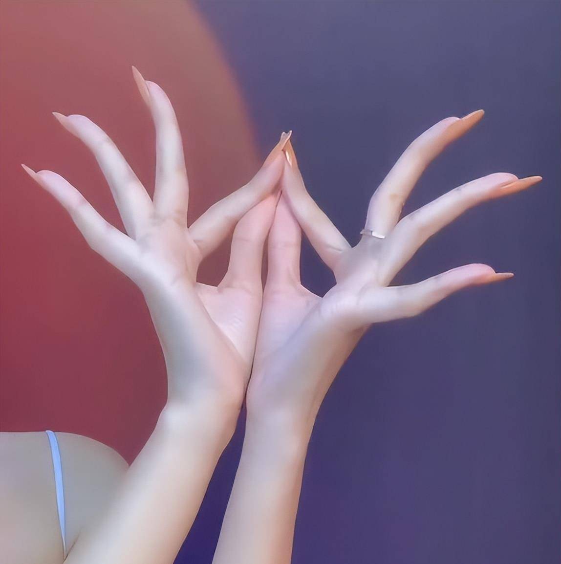 "世界上最好的舞蹈"米加:全网最赚钱的手,现场直播收入200万_手指