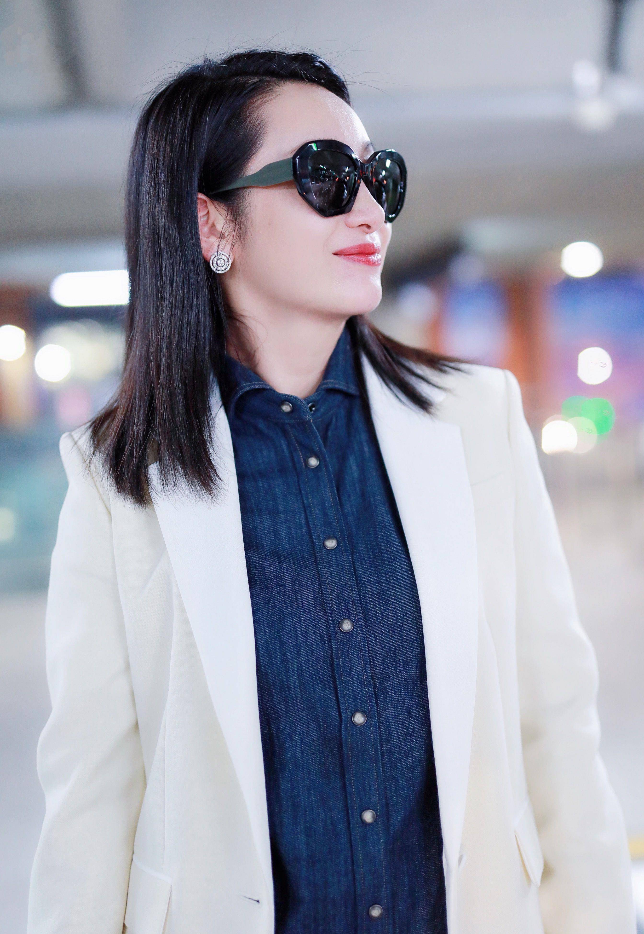 原创秦海璐西装阔腿裤走机场大气从容又时尚这才是女人该有的样子